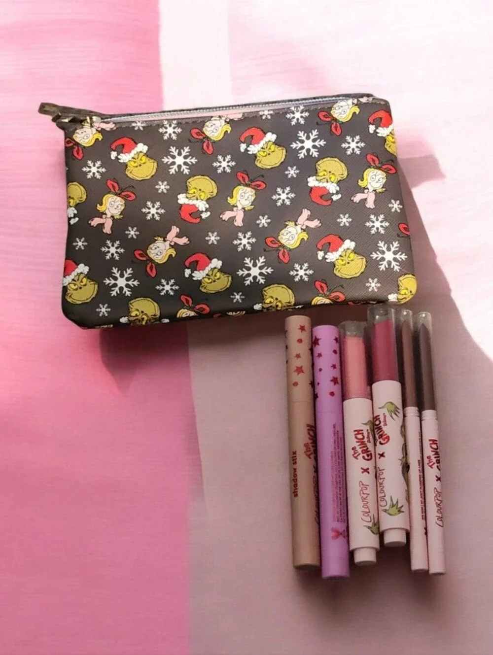 Grinch ■ Pouch* Wit 2 Shadow Stixs, 2 Lippie Liners, 2 Lip Colors■ Read Below